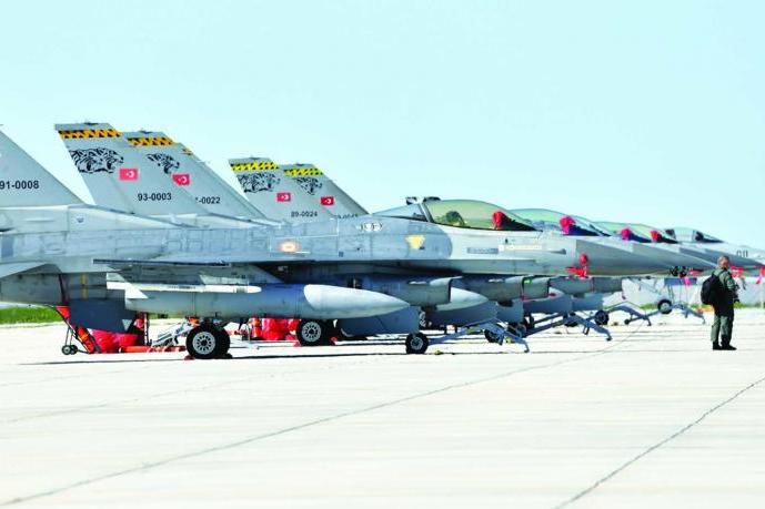 تعتبر TAI من أهم الشركات في العالم في إعادة إنتاج مقاتلات F-16 وتحديثها، وتقوم TUSAS بتصنيع محركاتها