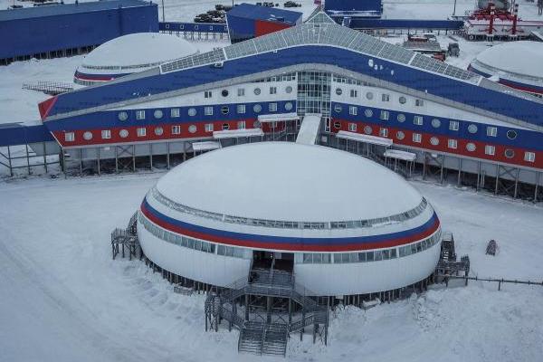 قاعدة Trefoil الجوية الروسية في القطب الشمالي